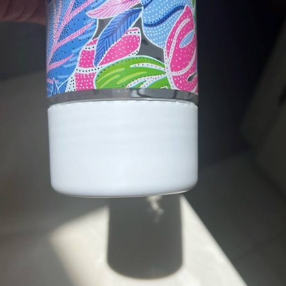 Lilly Pulitzer Blue Grotto GWP Water Bottle 24 Fl oz. Retractable drink port - Picture 12 of 14